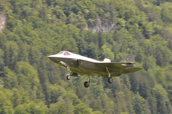 Switzerland Accelerates Air Defense Procurement Amid Global Supply Constraints